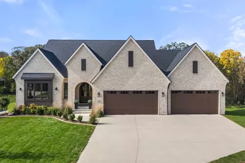 8036 NW 106th Ct, Johnston, IA 50131
