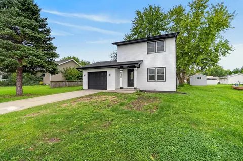 610 4th St NW, Altoona, IA 50009