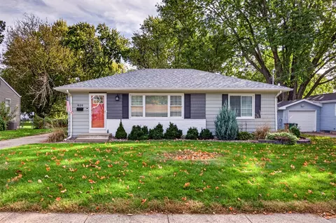 909 12th St, West Des Moines, IA 50265