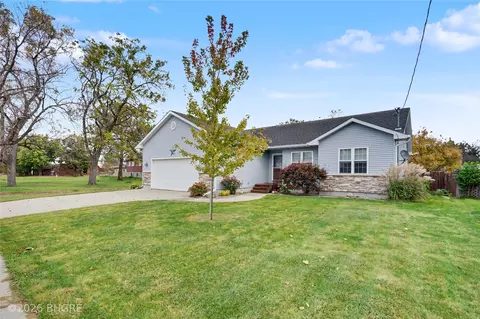 102 12th St, Dallas Center, IA 50063