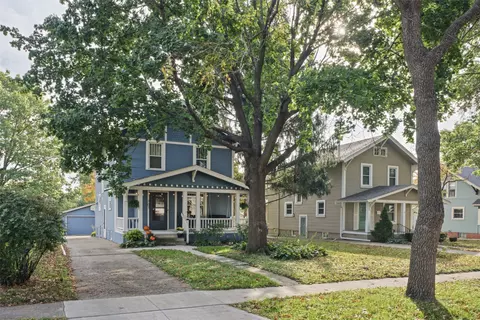 707 37th St, Des Moines, IA 50312
