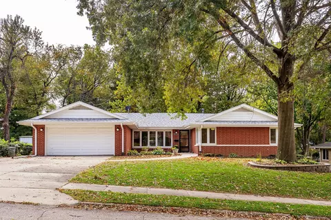 6510 Del Matro Ave, Windsor Heights, IA 50324