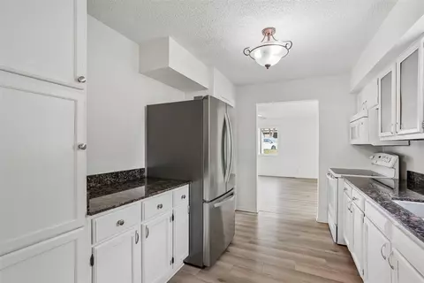 2105 Prospect Ave, West Des Moines, IA 50265