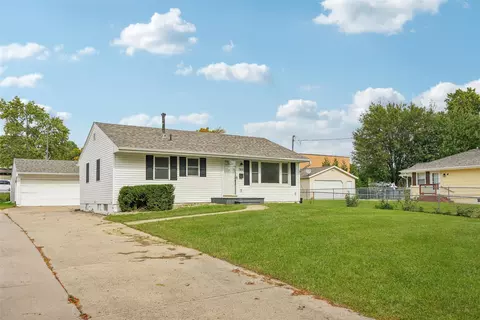 2105 Prospect Ave, West Des Moines, IA 50265