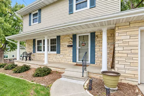 4127 27th St, Des Moines, IA 50310