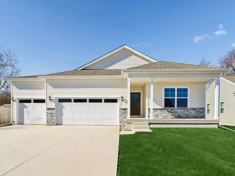 960 Hillside Pl, Polk City, IA 50226