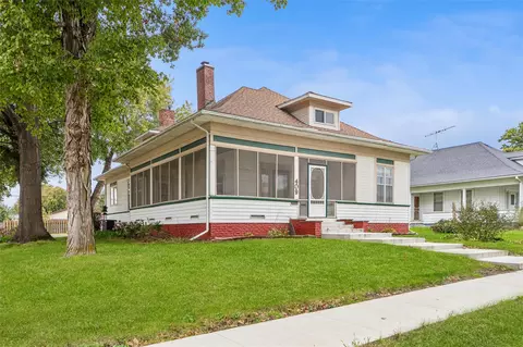 409 S 3rd St, Indianola, IA 50125