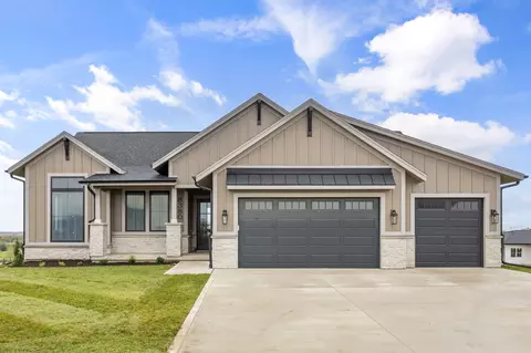8380 Edgewood Ct, West Des Moines, IA 50266