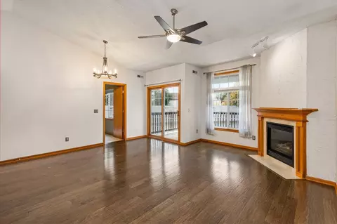 2437 Patricia Dr #2437, Urbandale, IA 50322