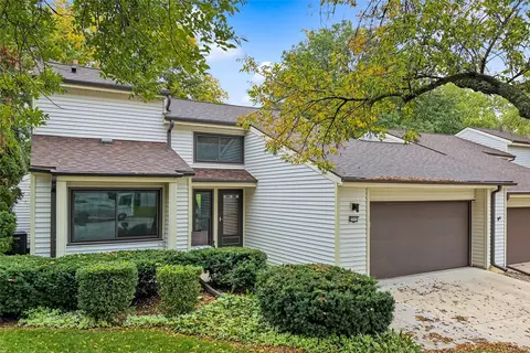 2313 Linda Cir, Urbandale, IA 50322