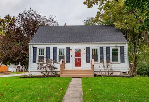 3521 68th St, Urbandale, IA 50322