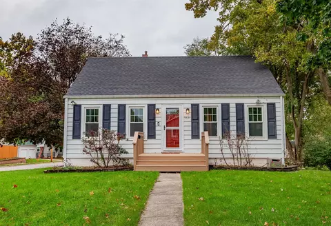3521 68th St, Urbandale, IA 50322