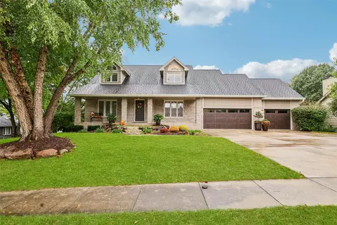 4526 91st St, Urbandale, IA 50322