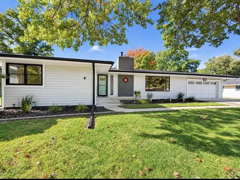 2720 Beverly Dr, Urbandale, IA 50322