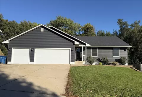 4113 Bayview Ct, Des Moines, IA 50320