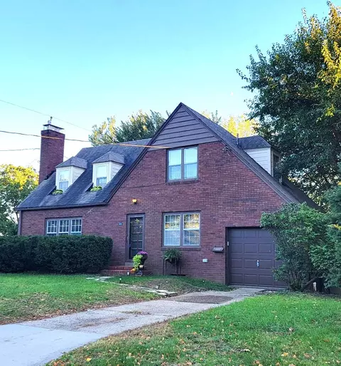 5802 Kingman Ave, Des Moines, IA 50311