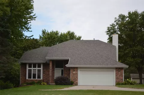 404 N Hickory Blvd, Pleasant Hill, IA 50327