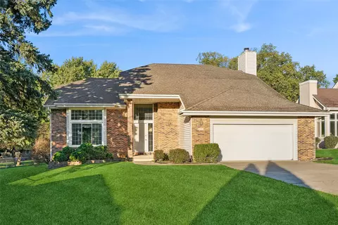 404 N Hickory Blvd, Pleasant Hill, IA 50327