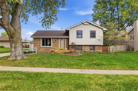 706 SE 10th St, Ankeny, IA 50021