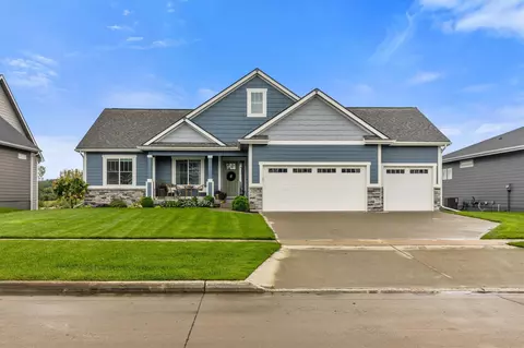 10978 Westport Dr, West Des Moines, IA 50266