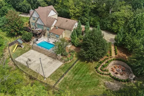 924 Briar Rdg, West Des Moines, IA 50265