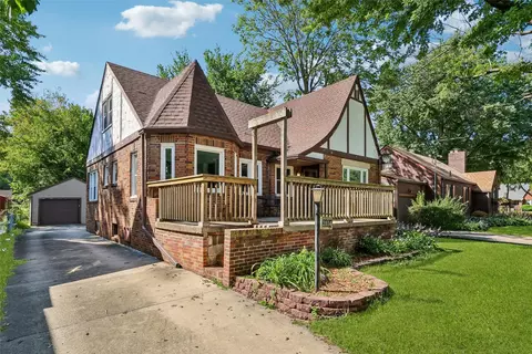 2814 42nd St, Des Moines, IA 50310