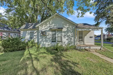 410 E 3rd Ave, Indianola, IA 50125