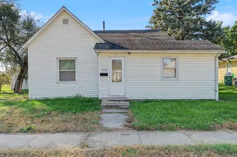 709 E 1st Ave, Indianola, IA 50125