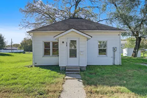 801 E 1st Ave, Indianola, IA 50125