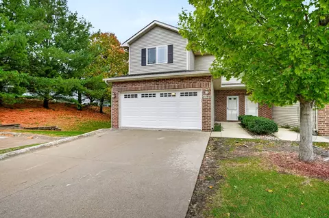 8302 Wilden Dr, Urbandale, IA 50322
