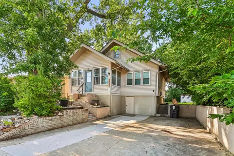 3007 Center St, Des Moines, IA 50312