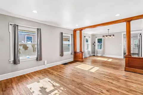 3007 Center St, Des Moines, IA 50312
