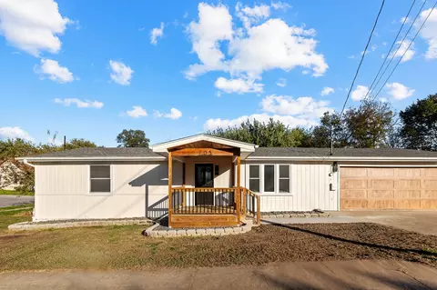 705 S Dayton St, Knoxville, IA 50138