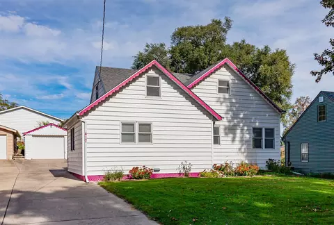 417 Valhigh Rd, West Des Moines, IA 50265