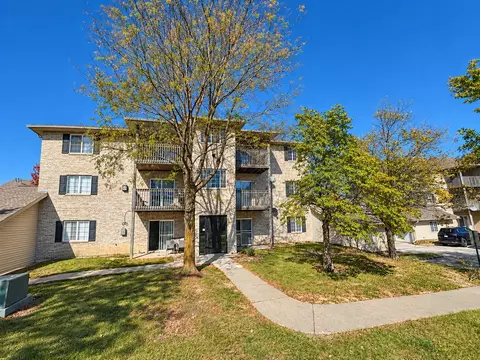 10121 Sutton Dr #10, Urbandale, IA 50322