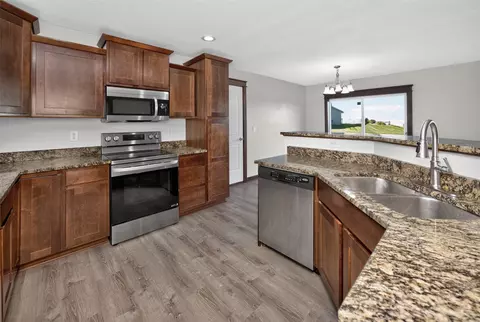 1216 90th St, West Des Moines, IA 50266
