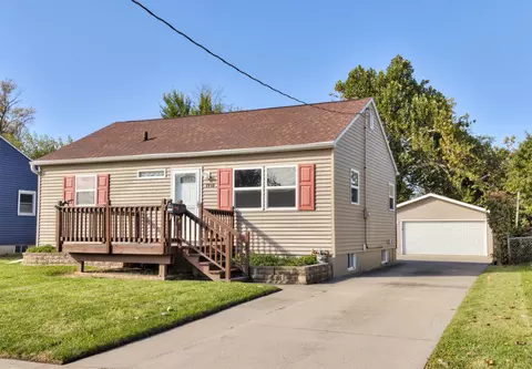1918 60th St, Des Moines, IA 50322