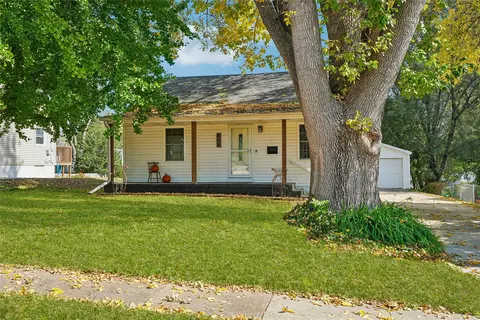 609 10th St, West Des Moines, IA 50265