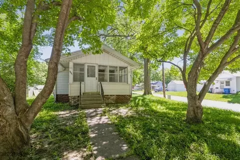 3001 30th St, Des Moines, IA 50310