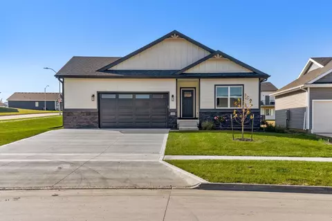 1666 22nd Ave SE, Altoona, IA 50009