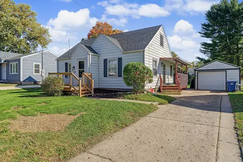 2405 61st St, Des Moines, IA 50322