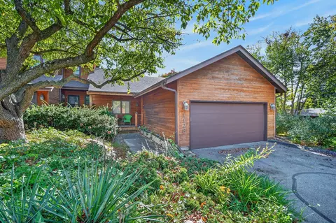 1128 42nd St, West Des Moines, IA 50266