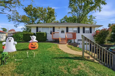 3203 Elm Dr, Urbandale, IA 50322