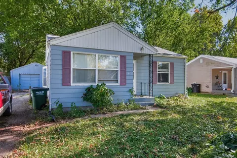 1015 67th St, Windsor Heights, IA 50324