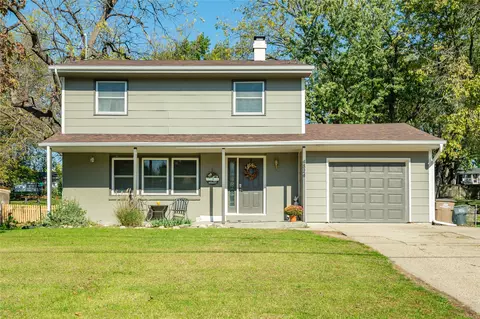 4824 Fairview Dr, Pleasant Hill, IA 50327
