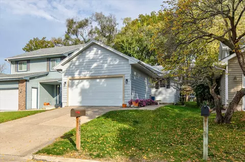 8203 Alpine Dr, Urbandale, IA 50322