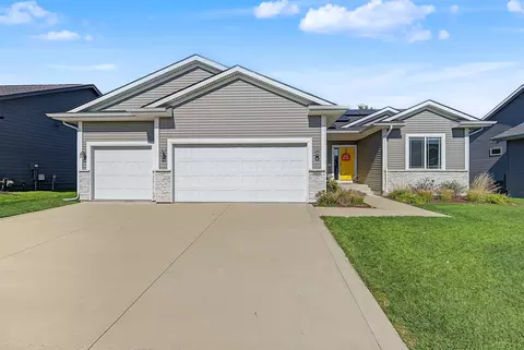 3459 Grand Valley Dr, West Des Moines, IA 50265