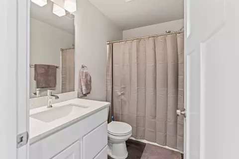 Bath - 1232 Apache St, Nevada, IA 50201 photo 3 of 4