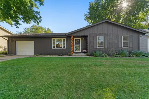 Exterior - 334 Maple Ave, Nevada, IA 50201 photo 1 of 3