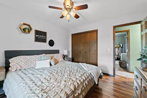 Bedroom - 334 Maple Ave, Nevada, IA 50201 photo 2 of 3
